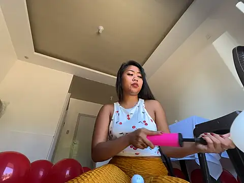 Snapshot of Juliet_official_pro chatting on July 20, 1:57 am Juliet official pro online show from July 20, 1:57 am