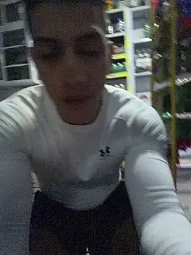 Snapshot of OliverWest04 chatting on June 14, 10:33 pm OliverWest04 online show from June 14, 10:33 pm