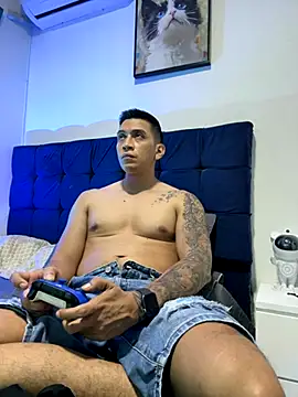 OliverWest04 online show from December 1, 6:25 am