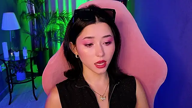 RedMidnight online show from June 19, 3:29 pm