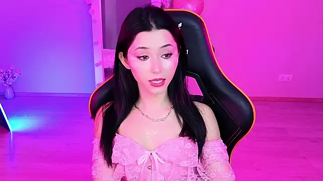 Snapshot of RedMidnight chatting on February 13, 9:04 pm RedMidnight online show from February 13, 9:04 pm