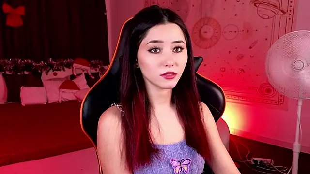 Snapshot of RedMidnight chatting on December 5, 8:50 pm RedMidnight online show from December 5, 8:50 pm