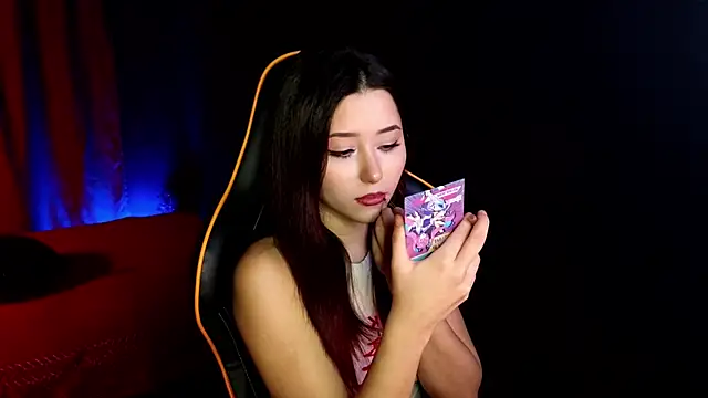 Snapshot of RedMidnight chatting on December 4, 8:30 pm RedMidnight online show from December 4, 8:30 pm