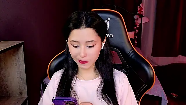 Snapshot of RedMidnight chatting on February 25, 8:30 pm RedMidnight online show from February 25, 8:30 pm