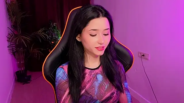 Snapshot of RedMidnight chatting on February 6, 8:49 pm RedMidnight online show from February 6, 8:49 pm