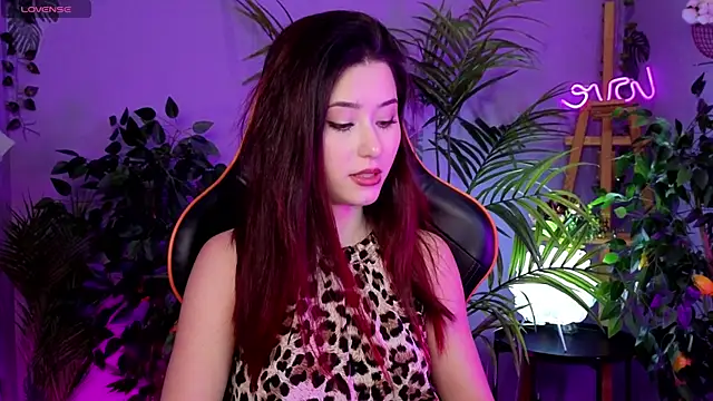 Snapshot of RedMidnight chatting on November 26, 8:31 pm RedMidnight online show from November 26, 8:31 pm