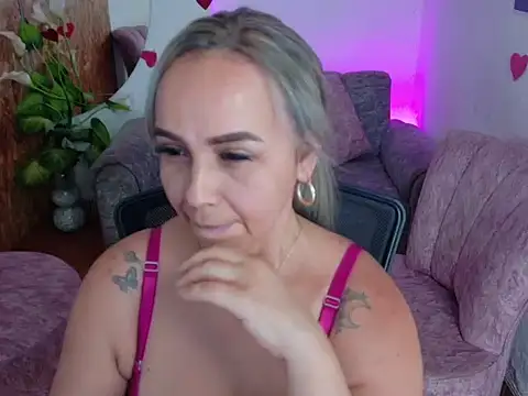 Snapshot of Aunty_milf chatting on February 5, 8:04 pm Aunty milf online show from February 5, 8:04 pm