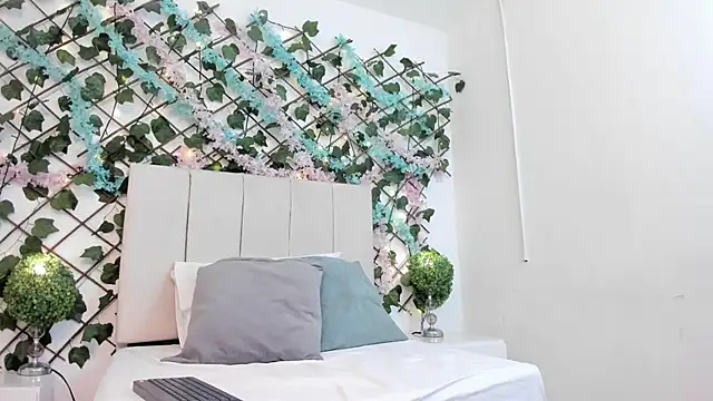 CharlotteBlossom online show from December 20, 8:55 pm