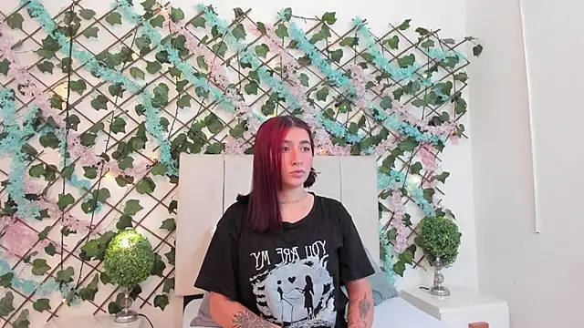 CharlotteBlossom online show from December 18, 8:45 pm