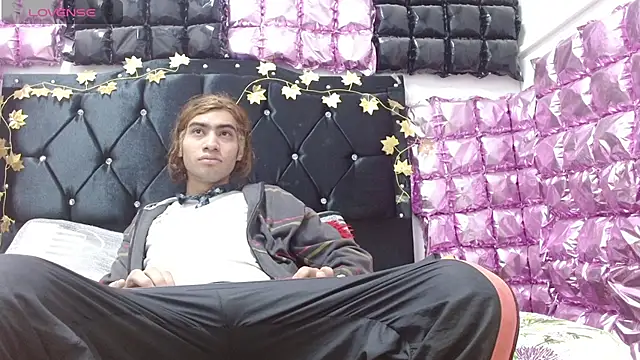 Snapshot of andresdark_07 chatting on November 30, 3:07 am andresdark 07 online show from November 30, 3:07 am