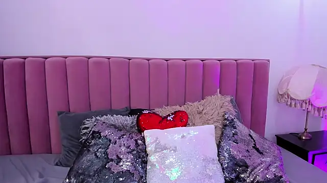 Emma Moore8 online show from November 29, 10:10 pm