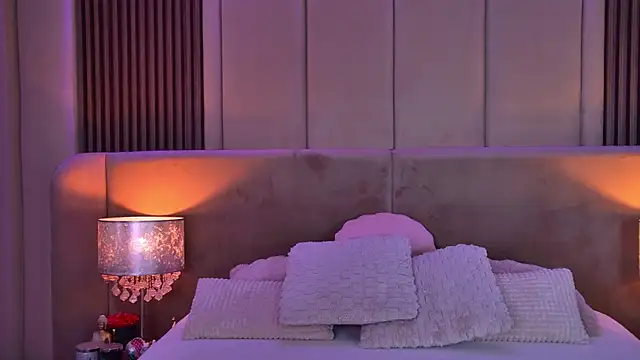 StephanieYves online show from June 23, 3:43 pm