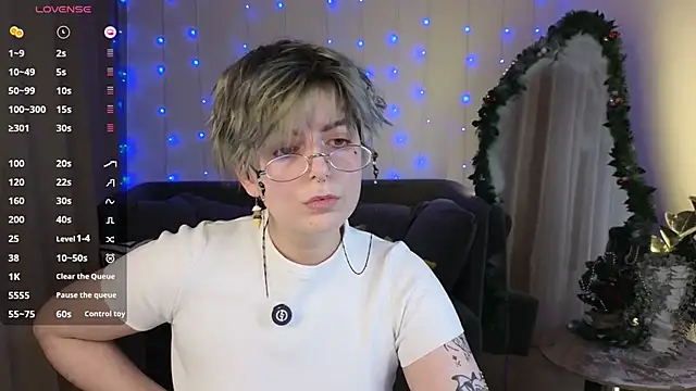 Snapshot of Spider_Arti chatting on December 15, 9:20 pm Spider Arti online show from December 15, 9:20 pm