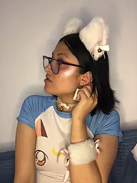 Snapshot of Winter_111 chatting on December 1, 12:22 am Winter 111 online show from December 1, 12:22 am