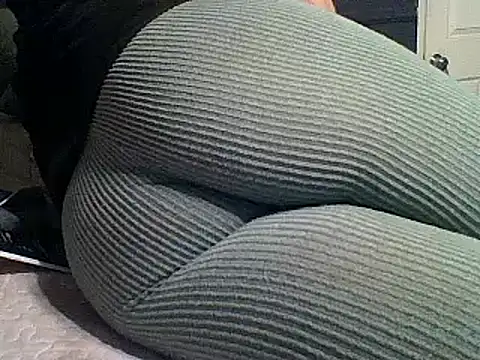 xxxenzo1 online show from April 4, 8:37 pm