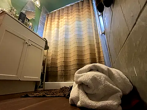 xxxenzo1 online show from October 22, 12:10 am