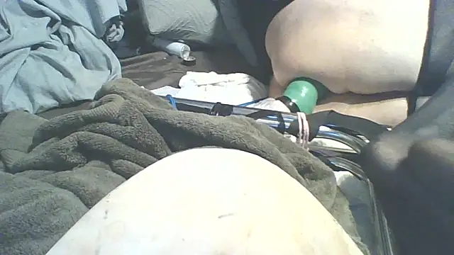 xxxenzo1 online show from December 16, 1:04 pm