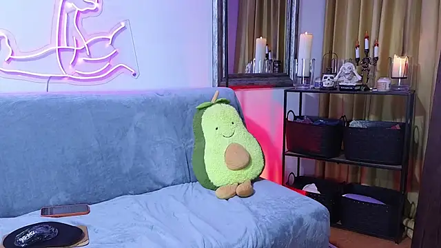 MightyLaura1 online show from April 14, 12:04 am