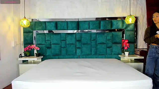  bonnyandclyde online show from February 9, 12:03 pm