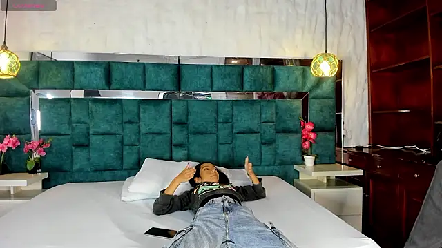  bonnyandclyde online show from February 27, 12:27 pm