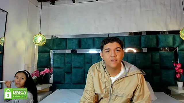  bonnyandclyde online show from January 15, 12:30 pm