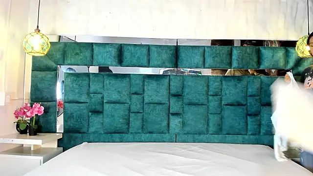  bonnyandclyde online show from February 2, 1:10 pm