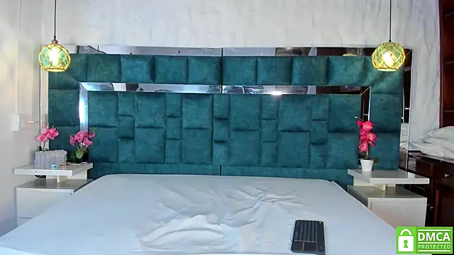  bonnyandclyde online show from March 7, 12:21 pm