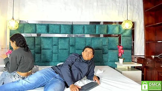  bonnyandclyde online show from March 11, 11:59 am