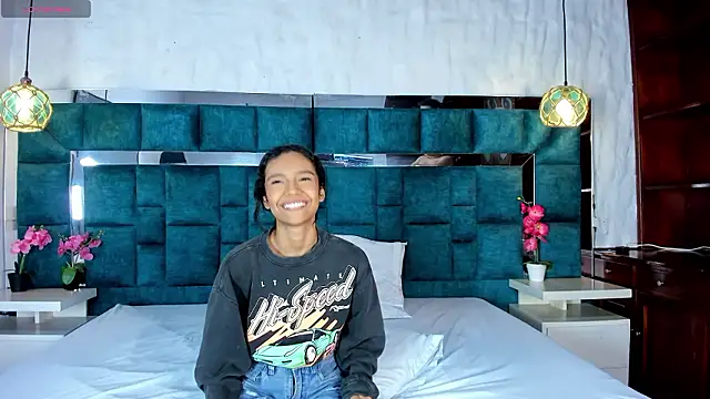  bonnyandclyde online show from February 26, 1:33 pm