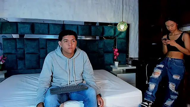  bonnyandclyde online show from March 3, 11:50 am