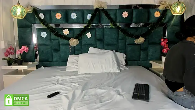  bonnyandclyde online show from January 6, 11:58 am