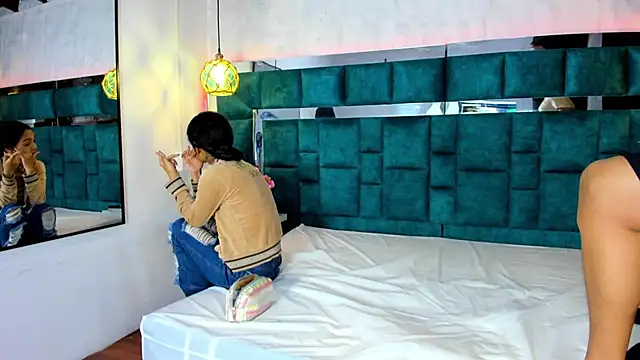  bonnyandclyde online show from February 8, 12:14 pm