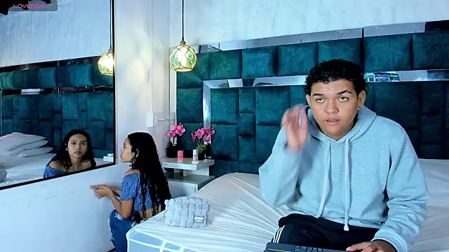  bonnyandclyde online show from March 24, 1:11 pm