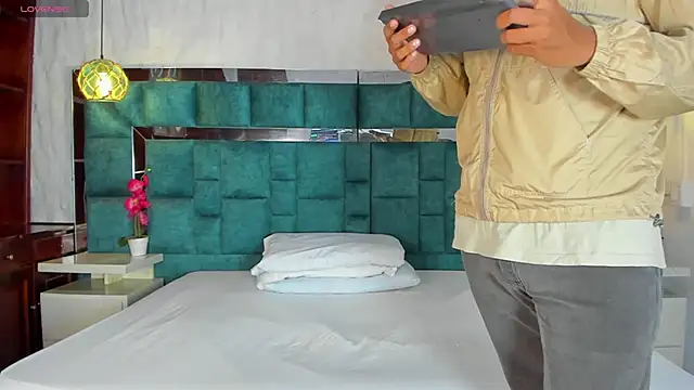  bonnyandclyde online show from March 13, 12:21 pm