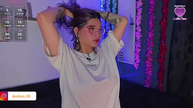 Snapshot of Destiny__14 chatting on February 5, 5:03 am Destiny 14 online show from February 5, 5:03 am