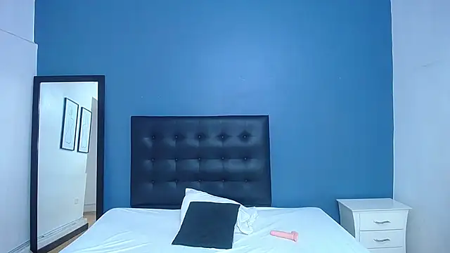 Snapshot of naughty_bigass_18 chatting on November 25, 6:41 pm naughty bigass 18 online show from November 25, 6:41 pm