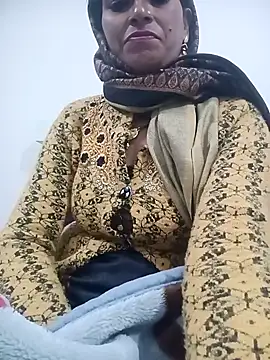 Snapshot of anjli_22 chatting on January 11, 11:17 am anjli 22 online show from January 11, 11:17 am