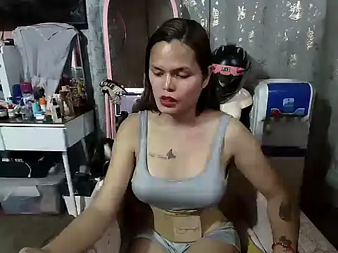 urSweetheart online show from April 16, 1:12 pm