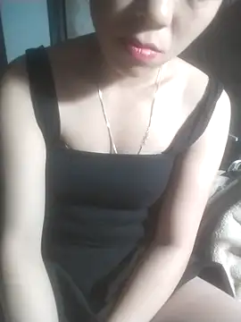 tieutam122 online show from February 6, 11:23 pm