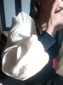 tieutam122 online show from January 9, 12:56 pm