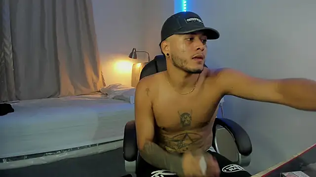 Snapshot of master_evil07 chatting on December 1, 3:40 am master evil07 online show from December 1, 3:40 am