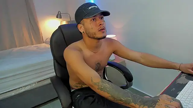 Snapshot of master_evil07 chatting on November 30, 3:40 am master evil07 online show from November 30, 3:40 am