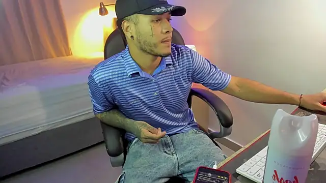 Snapshot of master_evil07 chatting on November 29, 6:02 am master evil07 online show from November 29, 6:02 am