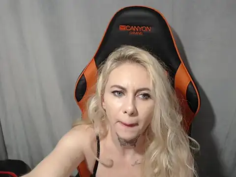 MissButterfly69 online show from November 25, 5:24 pm