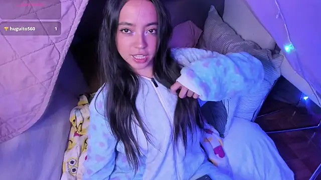 Snapshot of Laraa_Rouss_ chatting on December 3, 3:51 am Laraa Rouss online show from December 3, 3:51 am