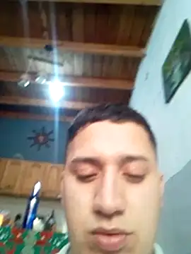 Alvarezz0202 online show from May 26, 7:45 pm