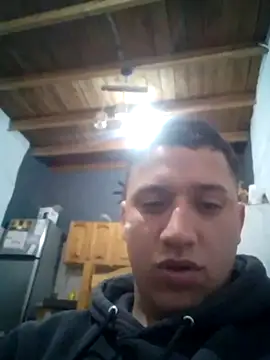 Alvarezz0202 online show from May 25, 3:50 am