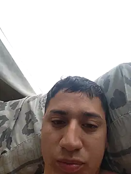 Snapshot of Alvarezz0202 chatting on February 15, 1:43 pm Alvarezz0202 online show from February 15, 1:43 pm