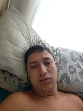 Snapshot of Alvarezz0202 chatting on February 12, 2:17 pm Alvarezz0202 online show from February 12, 2:17 pm