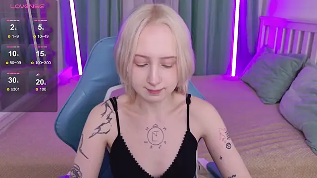 Snapshot of _Babyface_ chatting on December 15, 9:15 am Babyface online show from December 15, 9:15 am